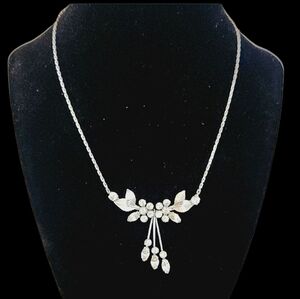 Krementz Elegant Silver Necklace with Leaf and Pearl Accents